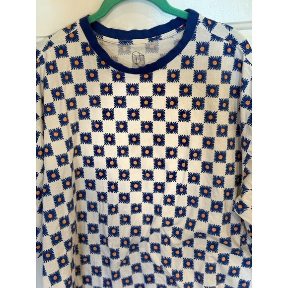 MEN ORIGINAL USE TSHIRT 2XLT WHITE/BLUE/ORANGE SQUARE DESIGN GOOD USED CONDITION - Picture 1 of 9